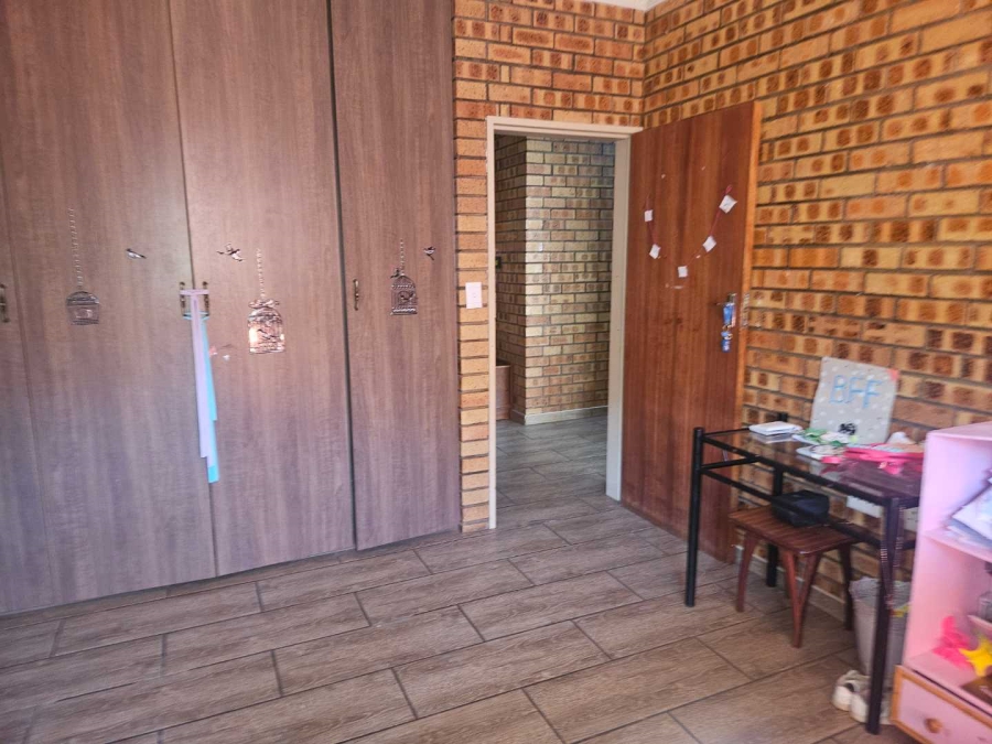 4 Bedroom Property for Sale in Hillcrest Northern Cape